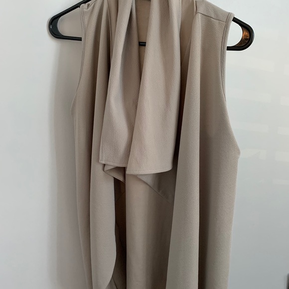 Seven sisters sleeveless cardigan - Picture 3 of 4